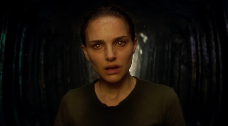 서던 리치 소멸의 땅 결말 - 등대 내부에서 복제 자아와 마주한 나탈리 포트만(리나)