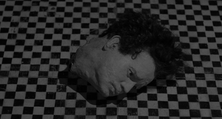 영화 이레이저헤드 해석 - 몸에서 분리되어 지우개 재료가 되는 헨리의 머리 장면