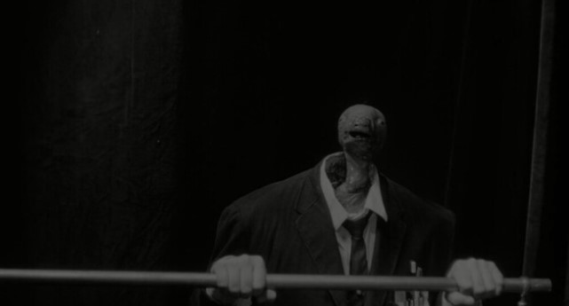 영화 이레이저헤드 해석 - 헨리의 머리가 괴물 아이의 모습으로 변한 기괴한 꿈 장면