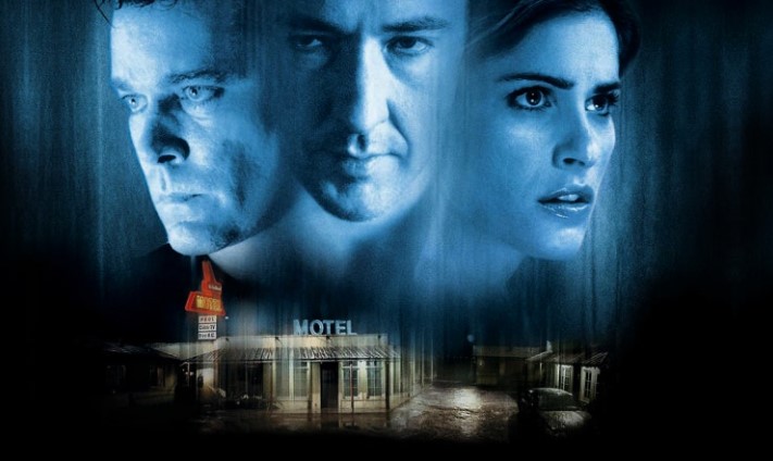 영화 아이덴티티 공식 포스터 — 레이 리오타, 존 쿠삭, 아만다 피트가 폭우 속 외딴 모텔을 배경으로 등장하는 2003년 심리 스릴러