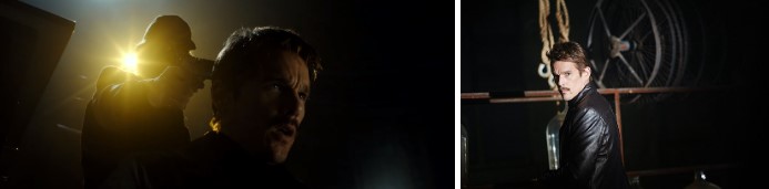 영화 타임 패러독스 중 에단 호크가 어둠 속에서 고뇌하거나 긴박하게 움직이는 영화 스틸 컷 장면