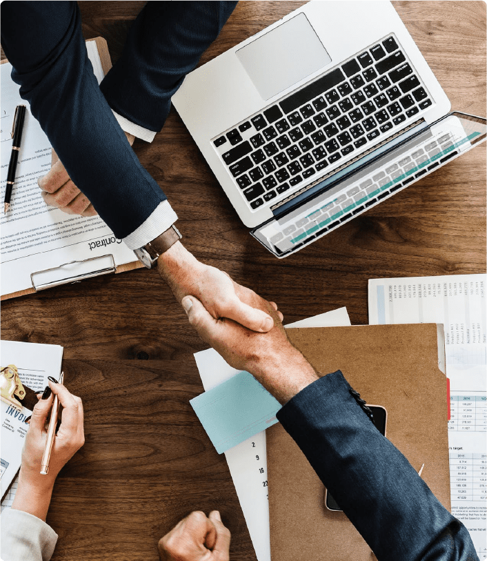 Cerrando negocios con clientes