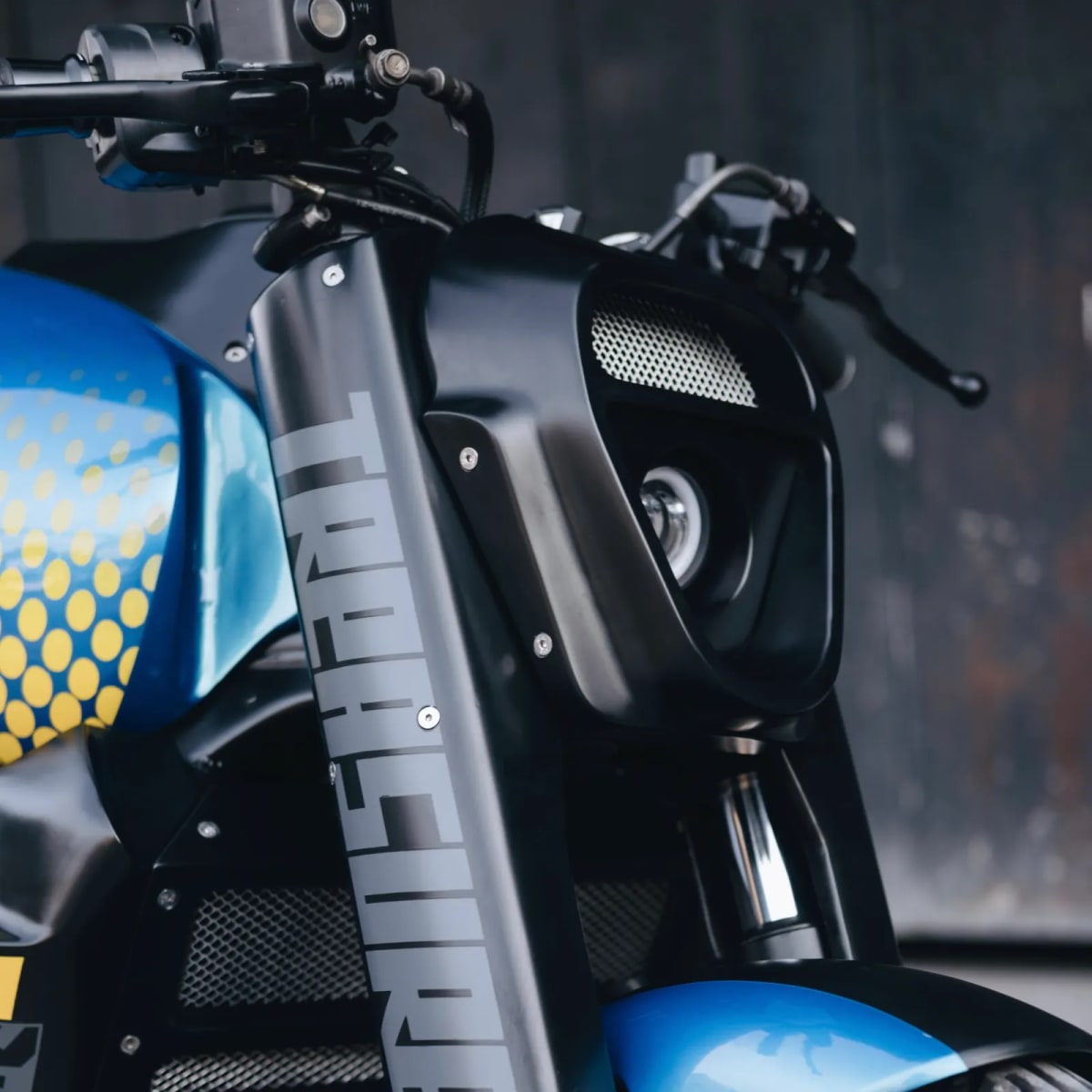 Kawasaki Cyberpunk 650CC Blue for rent in Canggu Bali motorbike rental photo 3