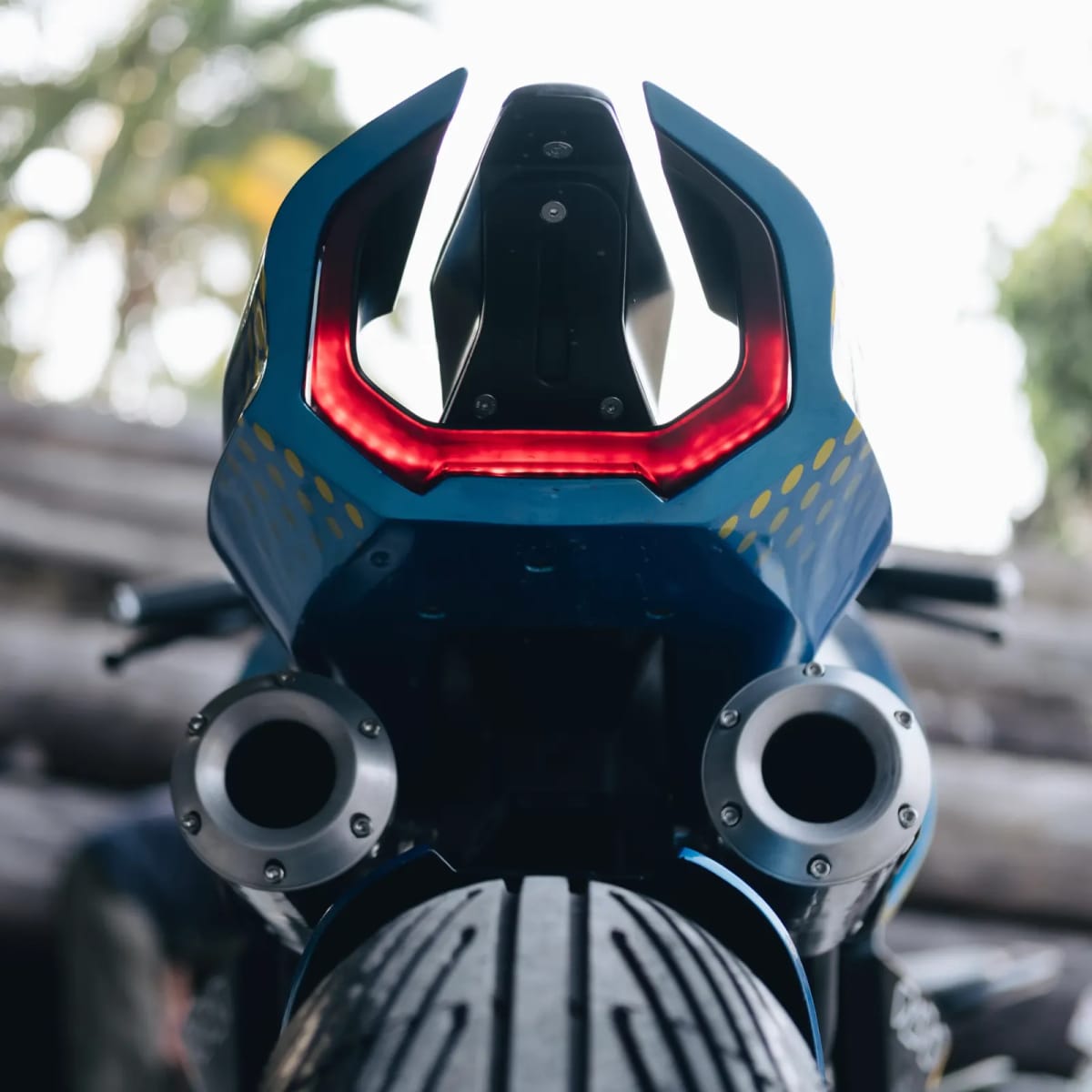 Kawasaki Cyberpunk 650CC Blue for rent in Canggu Bali motorbike rental photo 6