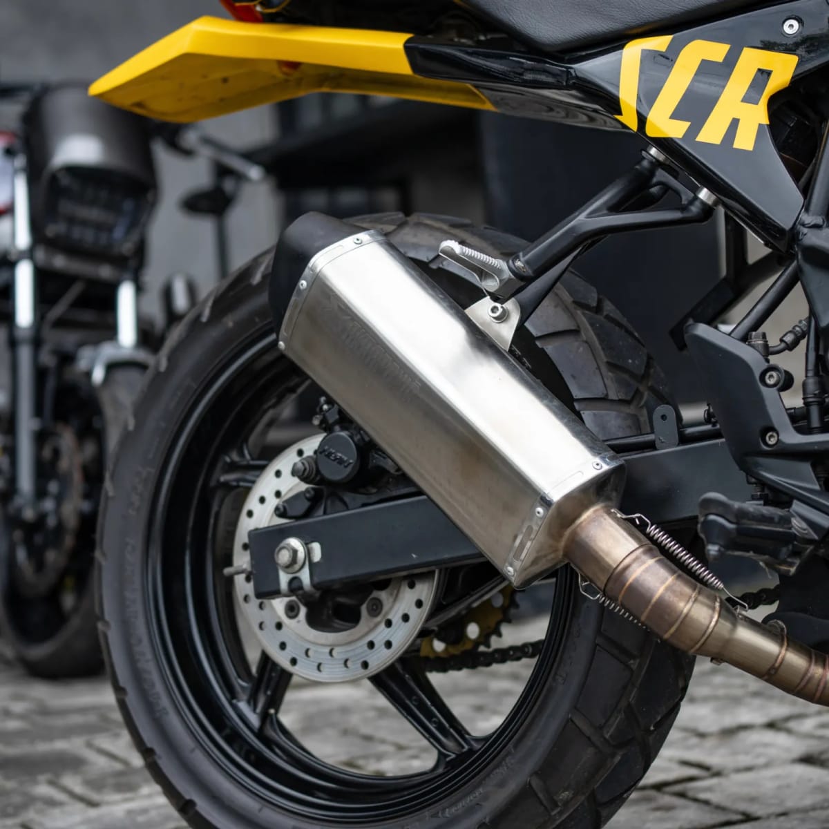 Honda CBR250 C Yellow for rent in Canggu Bali motorbike rental photo 5