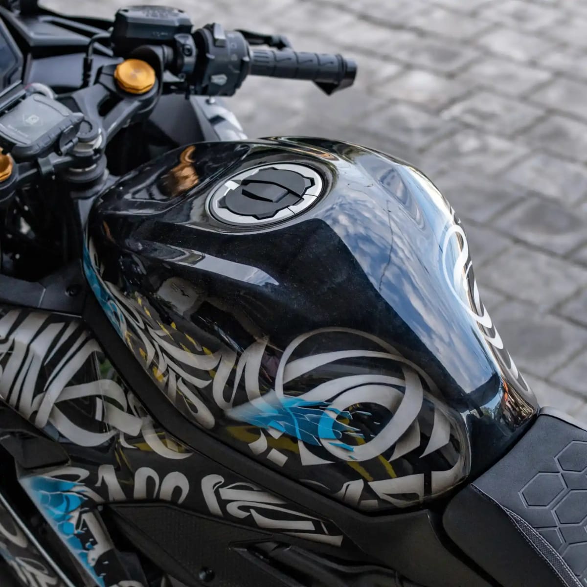 Kawasaki Ninja ZX-25R SE ABS for rent in Canggu Bali motorbike rental photo 5