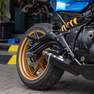 Kawasaki ER-6N XSR9 Blue for rent in Canggu Bali gallery thumbnail 7