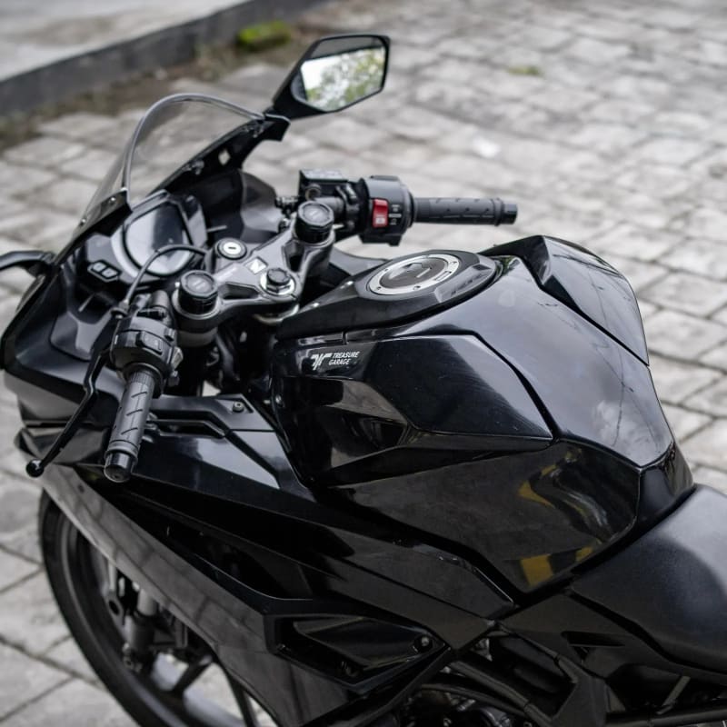 Honda CBR250RR Black for rent in Canggu Bali photo 3