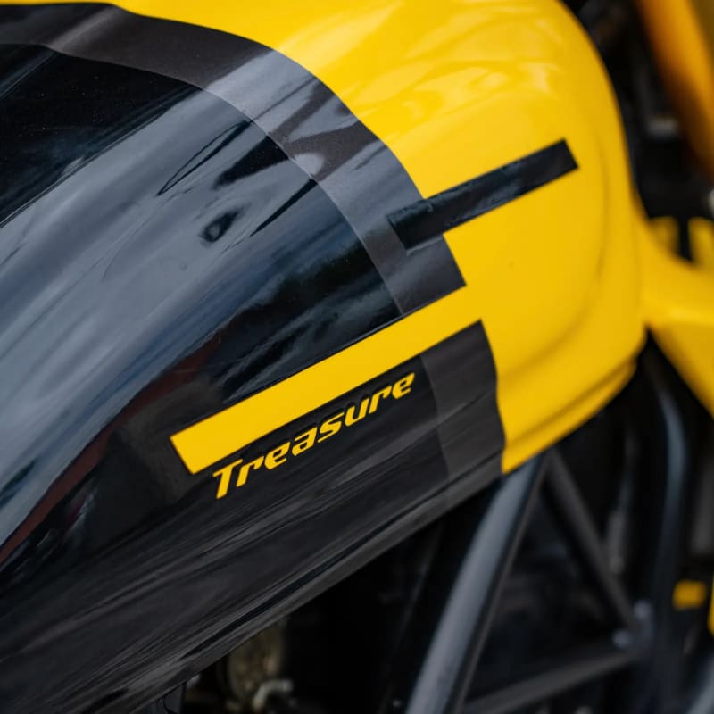 Honda CBR250 C Yellow for rent in Canggu Bali photo 4