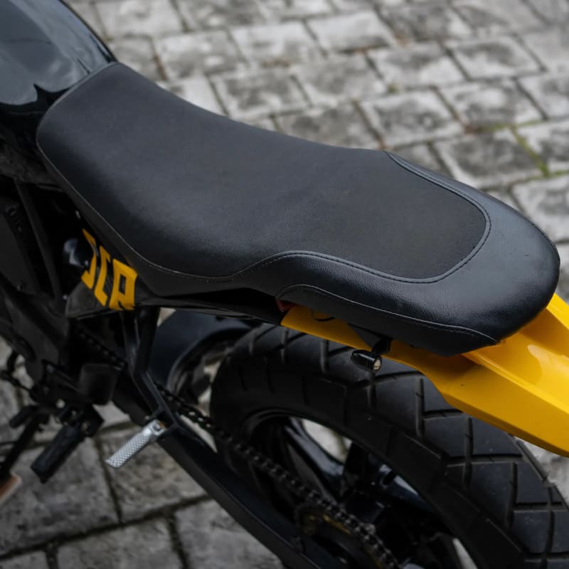 Honda CBR250 C Yellow for rent in Canggu Bali photo 8