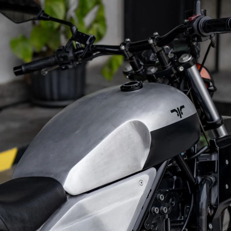 Yamaha MT-25 Silver for rent in Canggu Bali photo 4