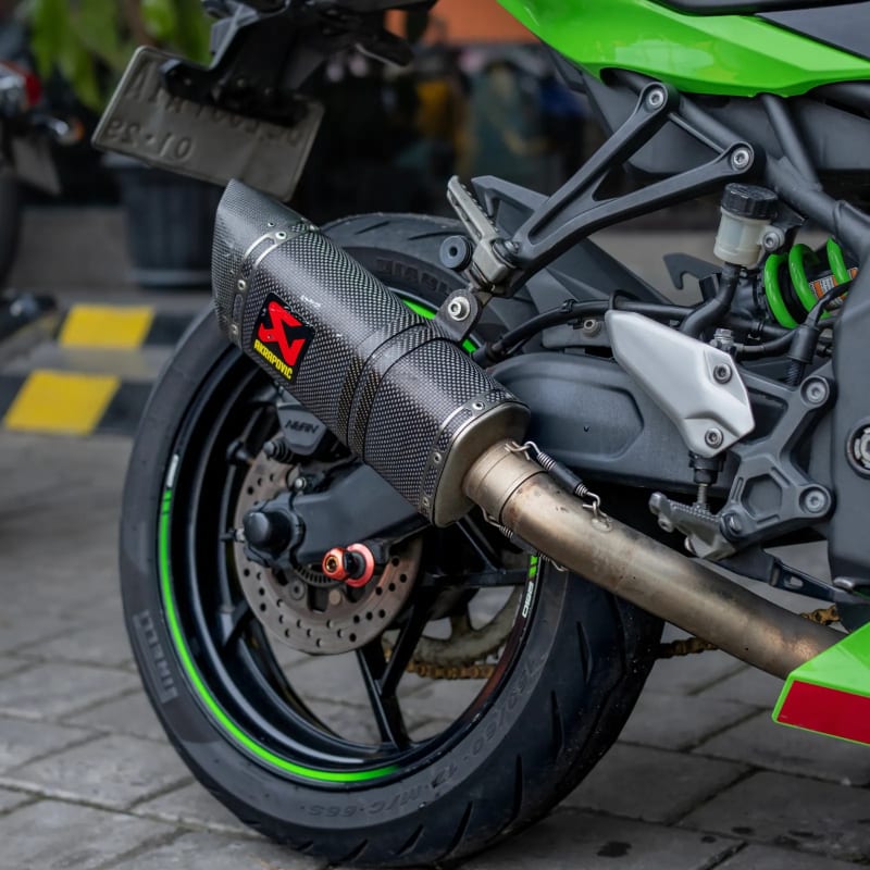 Kawasaki Ninja ZX-25RR ABS Green for rent in Canggu Bali photo 5