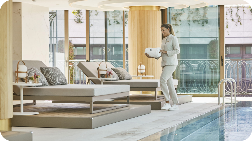 Indoor swimming pool and spa at Four Seasons Hotel Madrid