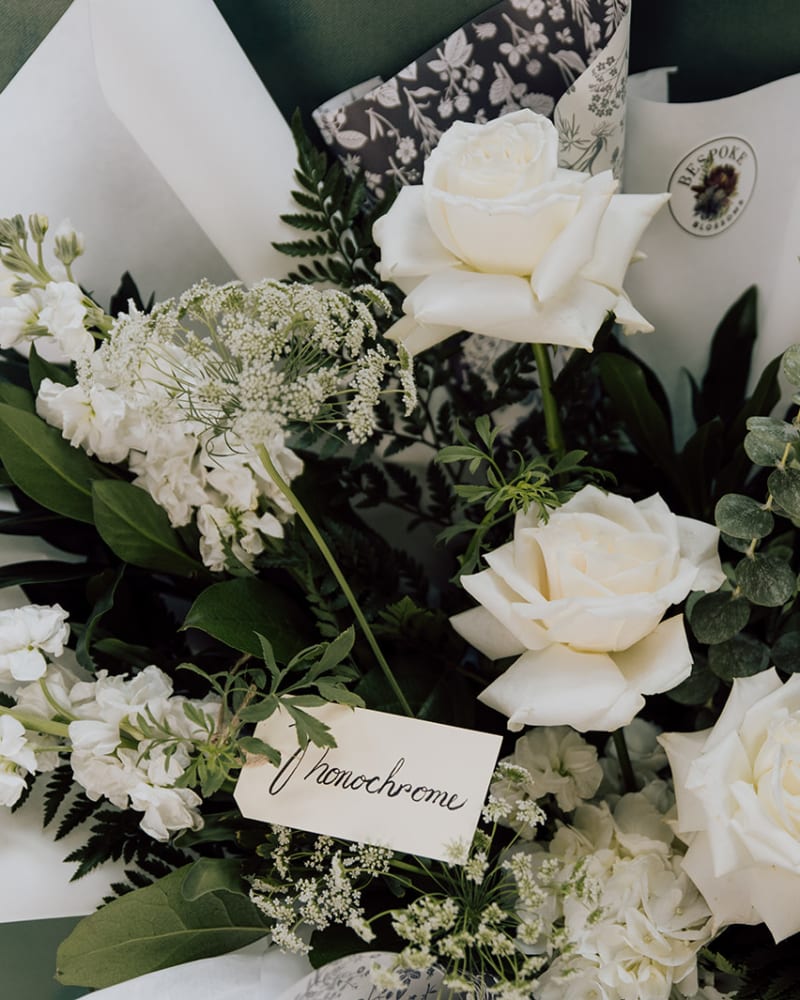 close up of white flowers 