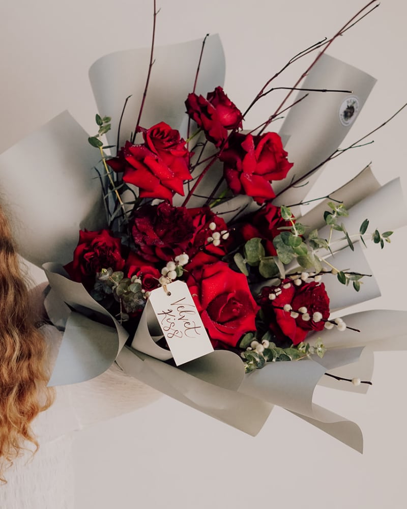 Velvet Kiss: 12 Long-Stem Red Roses