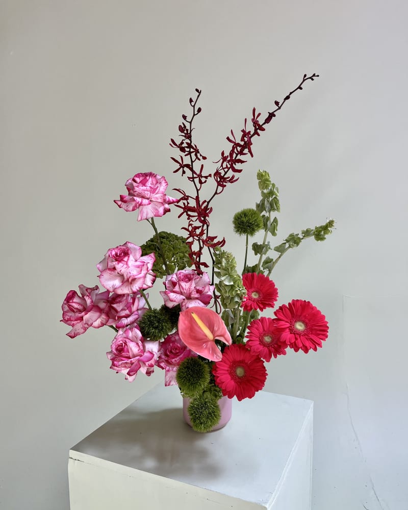 Chromatic edge bouquet, hot pink, lime green, structural