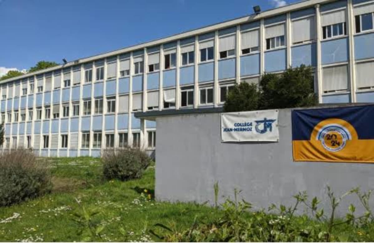 Façade du collège Jean Mermoz à Savigny-sur-Orge