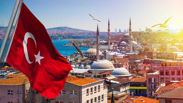 Istanbul : the majestic gateway to the East