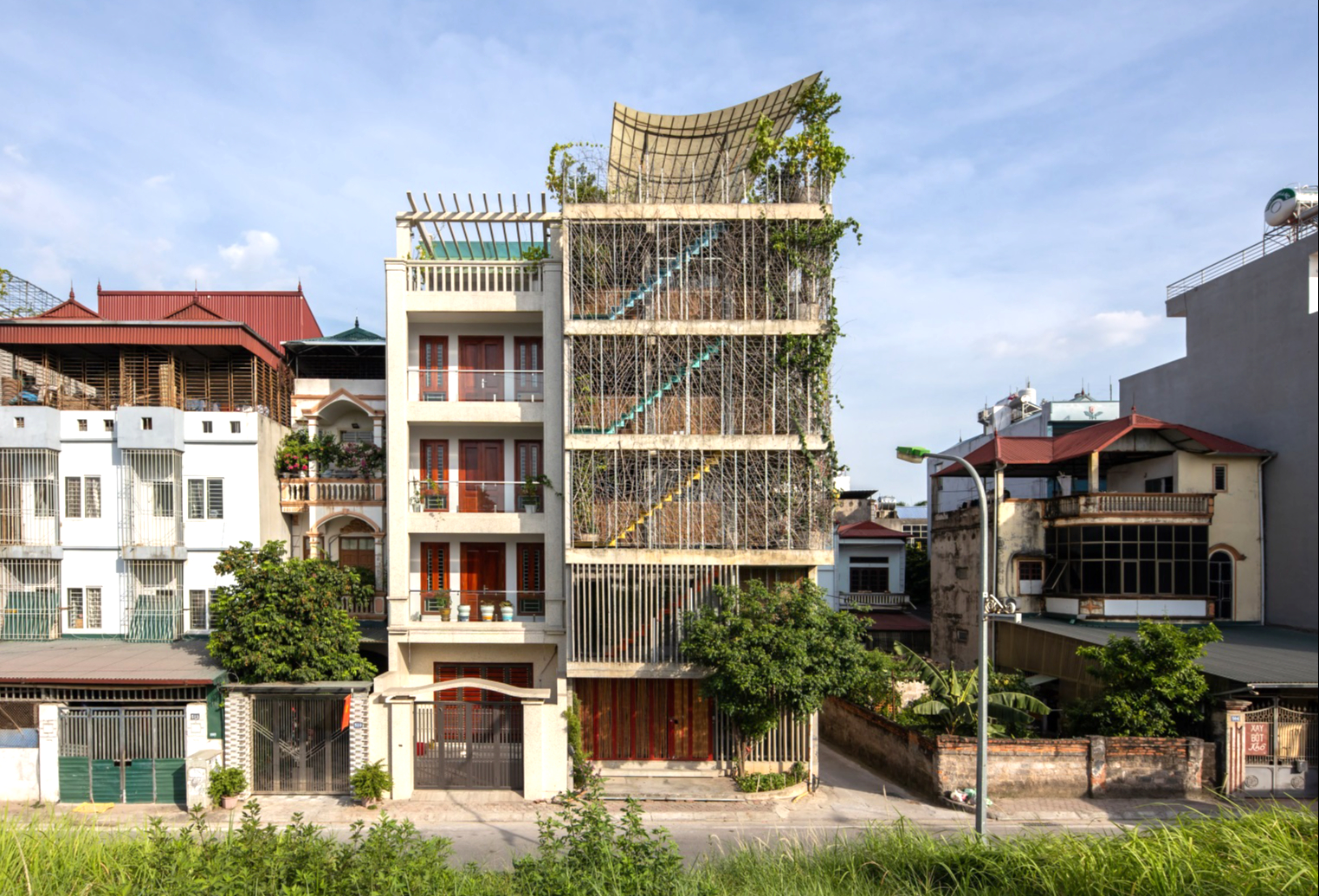 Làm mát công trình với tư duy thiết kế tích hợp- Ảnh 3. C:UsersHPDownloadsV-arch trả lời báo xây dựng - 01.11.2025V-arch trả lời báo xây dựng - 01.11.2025ảnh công trìnhGI HOUSE - 01.jpg