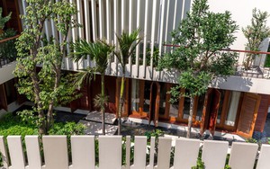 Giải pháp nhà ở đa thế hệ hòa hợp giữa hiện đại và truyền thống làng ven đô- Ảnh 8. Thiết kế nội ngoại thất hòa hợp thiên nhiên: Xu hướng sống bền vững trong đô thị