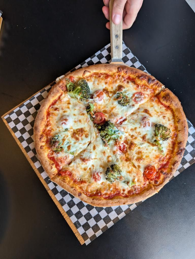 BROCCOLI Pizza