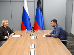 Денис Пушилин и Мария Костюк обсудили вопросы помощи Еврейской автономной области подшефному Амвросиевскому муниципальному округу