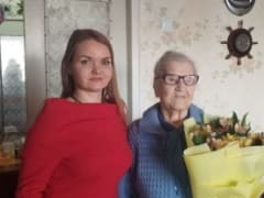 Первый&nbsp;&nbsp;&nbsp; заместитель Министра финансов ДНР поздравила ветерана Великой Отечественной войны с наступающим 8 Марта