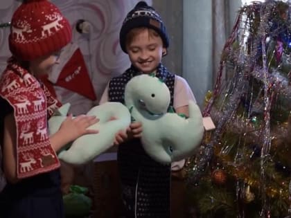 В преддверии Нового года сотрудники Управлений Роспотребнадзора по Донецкой и Луганской Народным Республикам поздравили 