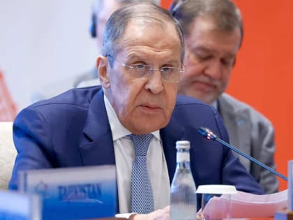 Лавров заявил о росте попыток Запада вмешиваться в дела стран СНГ