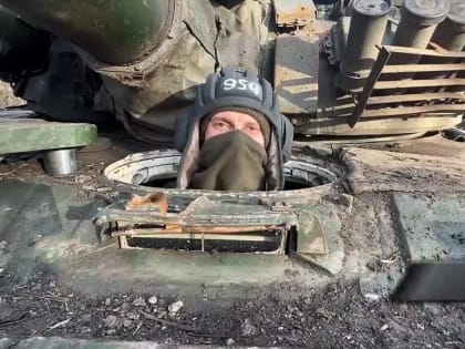 Танкисты 5-й бригады 1-го Армейского корпуса ДНР поддерживают наступление штурмовых групп в Марьинке под Донецком