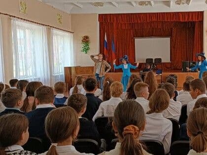 Донецкая муздрама подготовила две новые программы в рамках проекта «Культура для школьников»