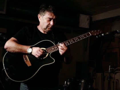 Поэт из ДНР уцелел в зоне падения снарядов и отправился спасать людей