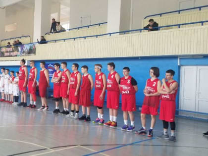 В Шахтерске прошел турнир по баскетболу среди юношей