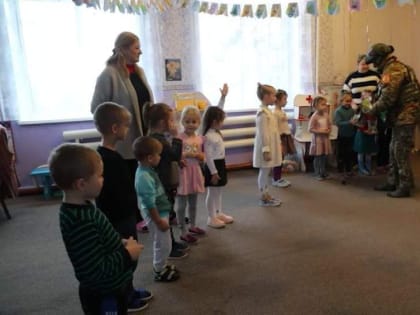 Российские военнослужащие поздравили с Новым годом детей Волновахского района