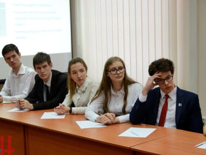 Москва и Донецк намерены провести в ДНР форум молодых депутатов