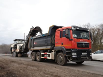 С опережением графика ведутся работы по капитальному ремонту важной региональной трассы