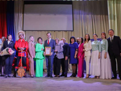 Депутат Народного Совета ДНР Александр Парецкий принял участие в концерте ко Дню народного единства в рамках культурно-п