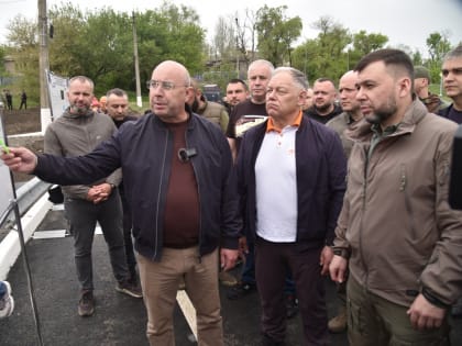 Денис Пушилин открыл движение на путепроводе, обеспечивающем подъезд к Мариупольскому морскому торговому порту