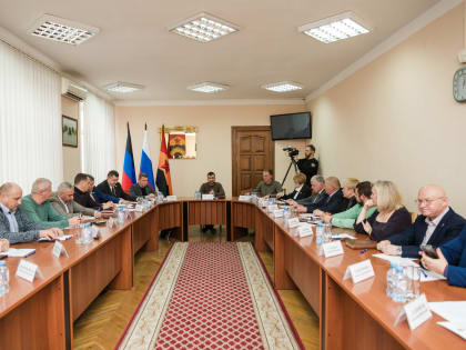 Денис Пушилин обсудил с местным активом актуальные проблемы Шахтерского муниципального округа