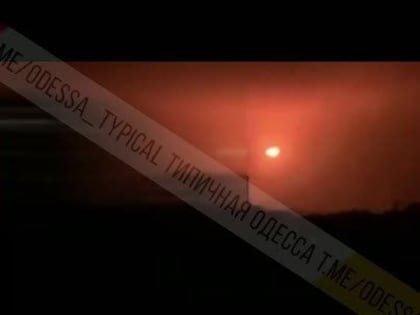 Взрывы и пожар: ракеты ПВО сошли с курса и упали в Одессе, пылает многоэтажка