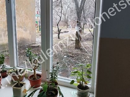 Здание школы в Кировском районе Донецка повреждено обстрелом ВСУ