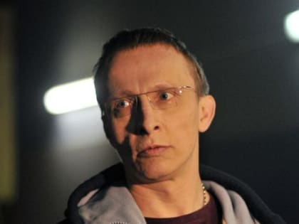 Актер Иван Охлобыстин привез в детский интернат в Докучаевске новогодние подарки