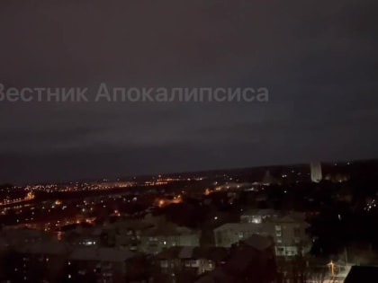 Авдеевка.. Вдали слышна активная работа артиллерии. Периодически фиксируются световые вспышки на горизонте