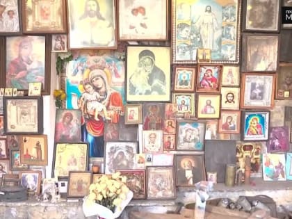 «И тут как долбануло. Посыпались все фотографии, стекла повыбивало, от пороха — дым, меня отбросило. Так что я теперь уж