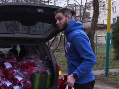 Добровольцы дарят праздник нуждающимся Ясиноватой