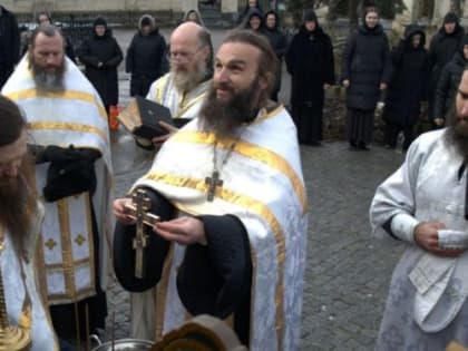 В Николо-Васильевском монастыре прошел обряд освящения воды