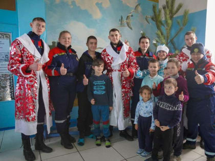 «Десант Дедов Морозов» в новых регионах России