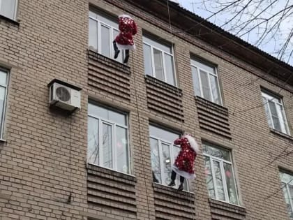 Десант Дедов Морозов в больнице Донецка