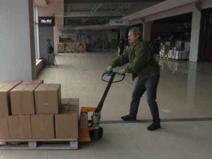 В ДНР ПРОДОЛЖАЕТСЯ ПЕРЕДАЧА КНИГ, ДОСТАВЛЕННЫХ ПО РАСПОРЯЖЕНИЮ ПРЕЗИДЕНТА