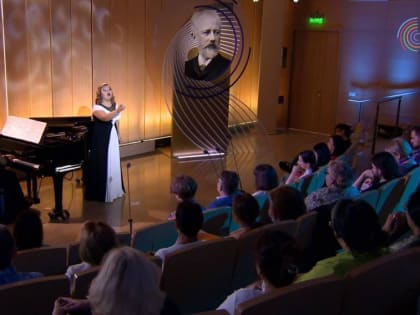 ДОНЕЦКАЯ ПЕВИЦА УЧАСТВУЕТ В МУЗЫКАЛЬНОМ КОНКУРСЕ В ПЕТЕРБУРГЕ